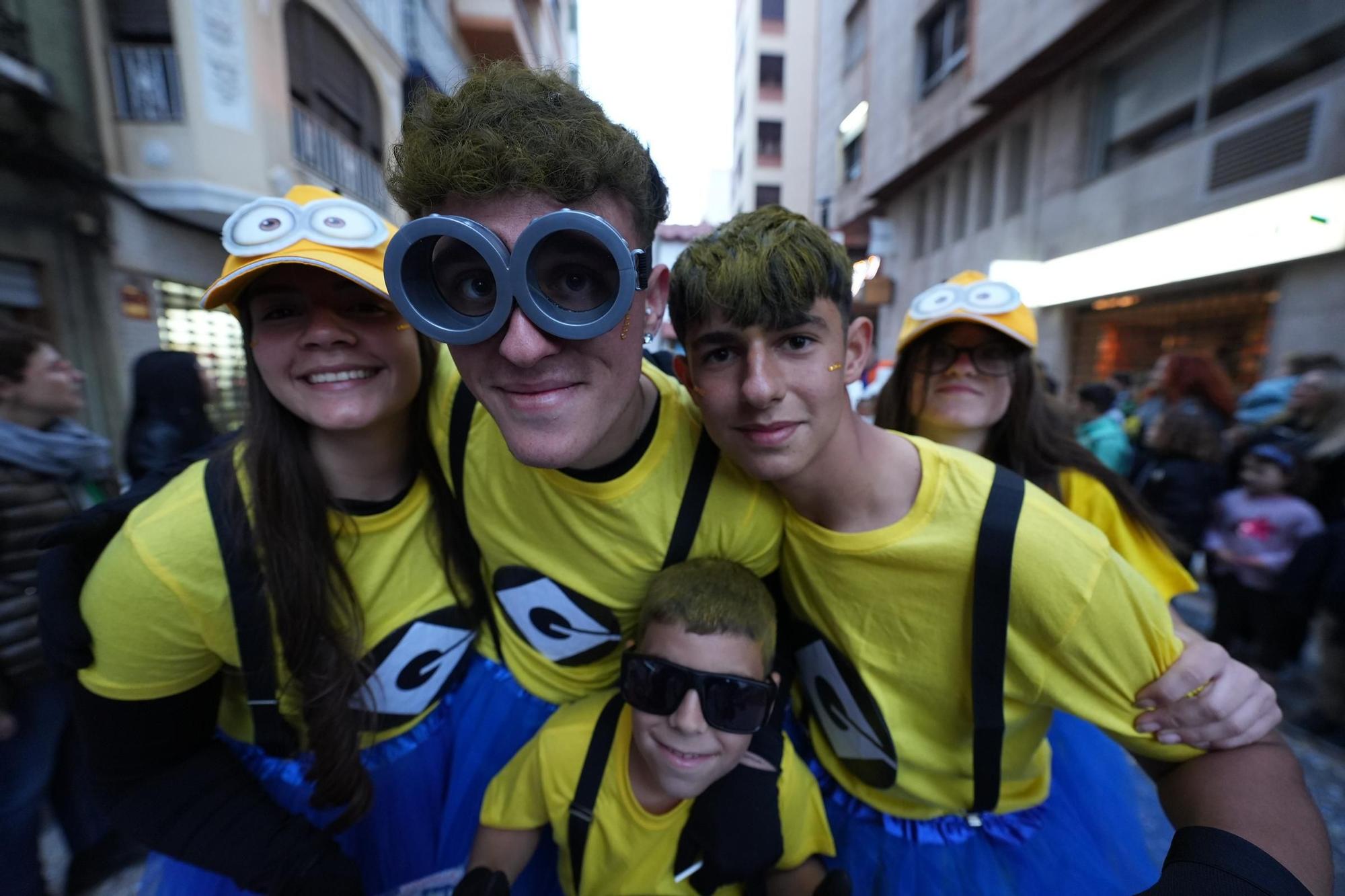 Desfile de animación de collas y carros engalanados