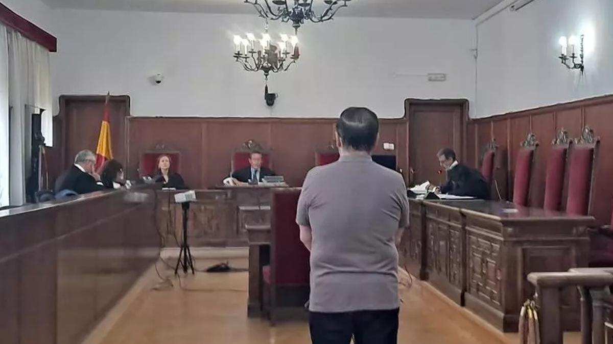 El condenado, durante el juicio en la Audiencia Provincial de Badajoz.