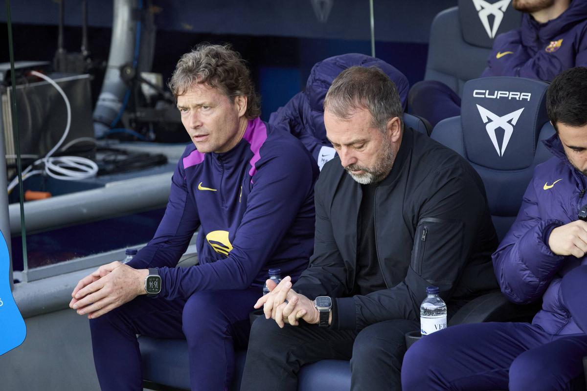 Marcus Sorg y Hansi Flick, en el banquillo azulgrana.