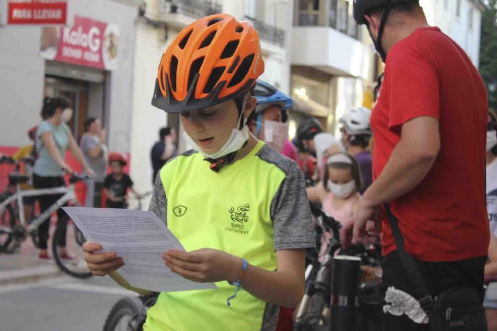 Cadena ciclista organizada en Ontinyent en el Día Mundial de la Bici