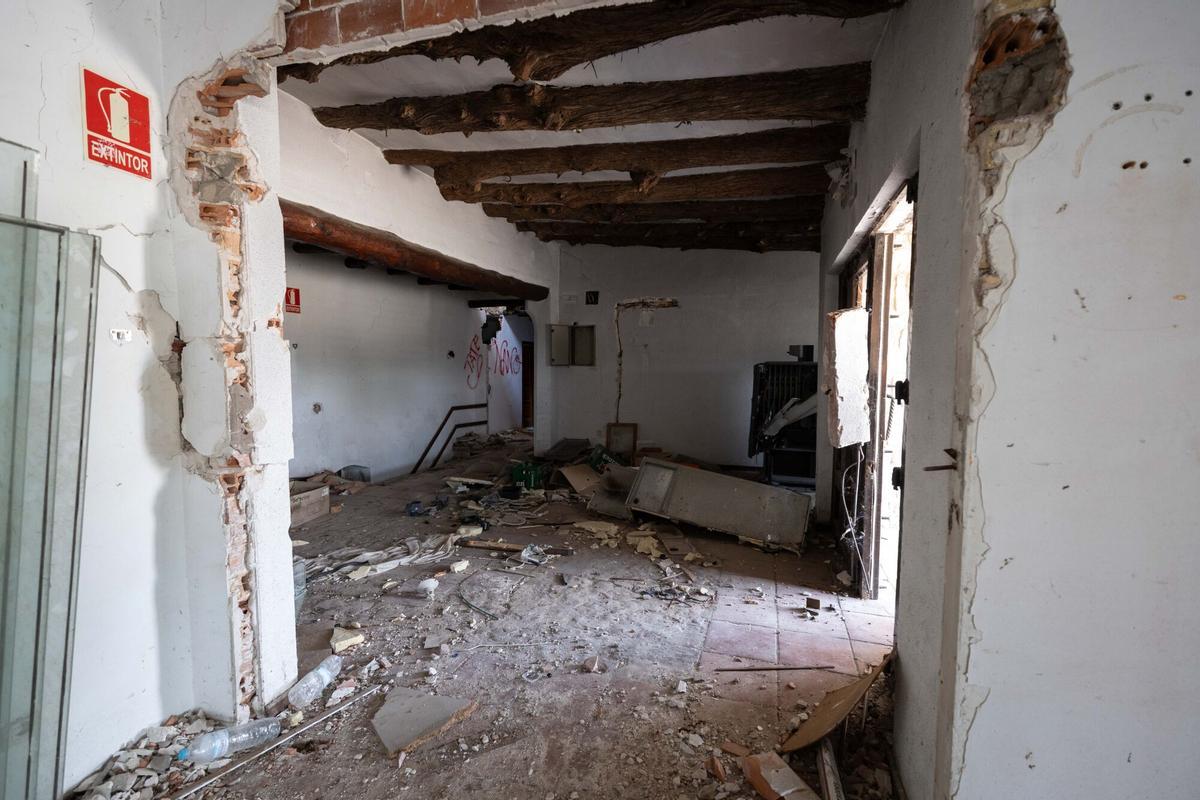 Restaurante El Ciervo, completamente abandonado desde el año 2014 Restaurante El Ciervo, completamente abandonado desde el año 2014
