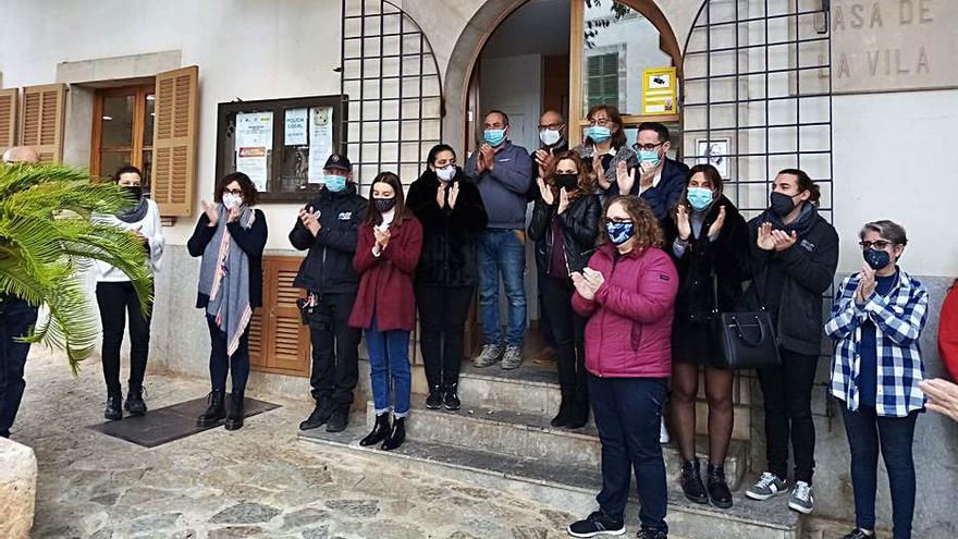 Aplauso en el ajuntament de Sencelles 