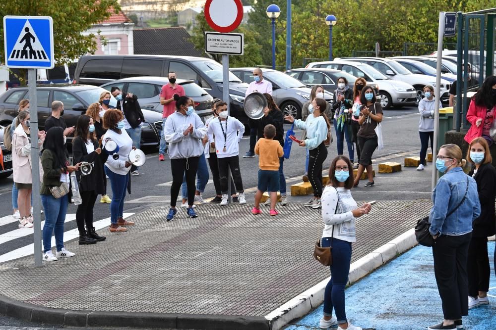 Cacerolada en el CEIP Ría do Burgo de Culleredo