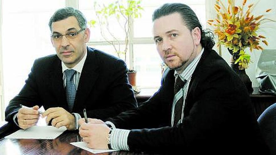 Antonio Riera, a la izquierda, y Víctor Muñiz, en la sede de Asvima.