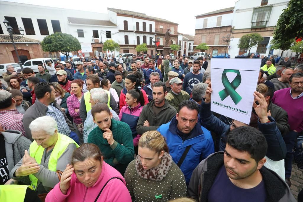 Agricultores cortan la autovía A-4 entre Montoro y Villa del Río