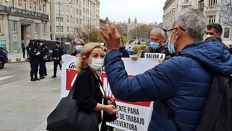 Los trabajadores del Oliva Beach siguen con sus demandas