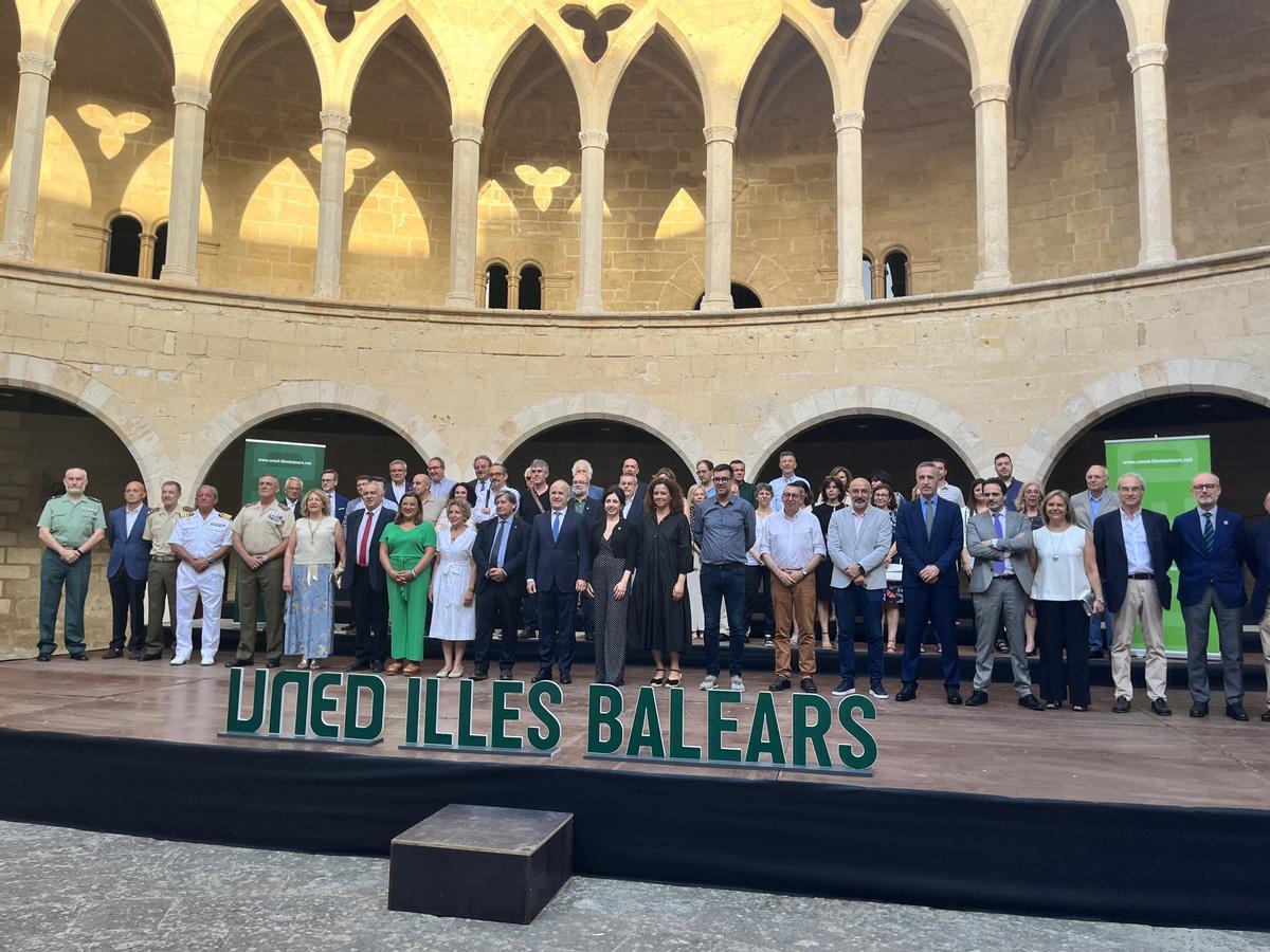 Estudia en la UNED el grado que te garantiza el mayor futuro laboral.