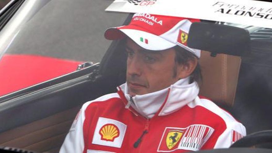 Fernando Alonso se retira en coche del circuito de Spa
