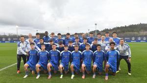 Los integrantes de la plantilla del Deportivo Juvenil A posan en Abegondo antes de afrontar la fase final de la Copa del Rey.