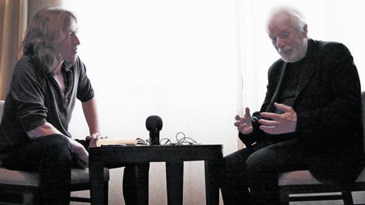 Gerard Quintana (izquierda) y Alejandro Jodorowsky, durante la entrevista.
