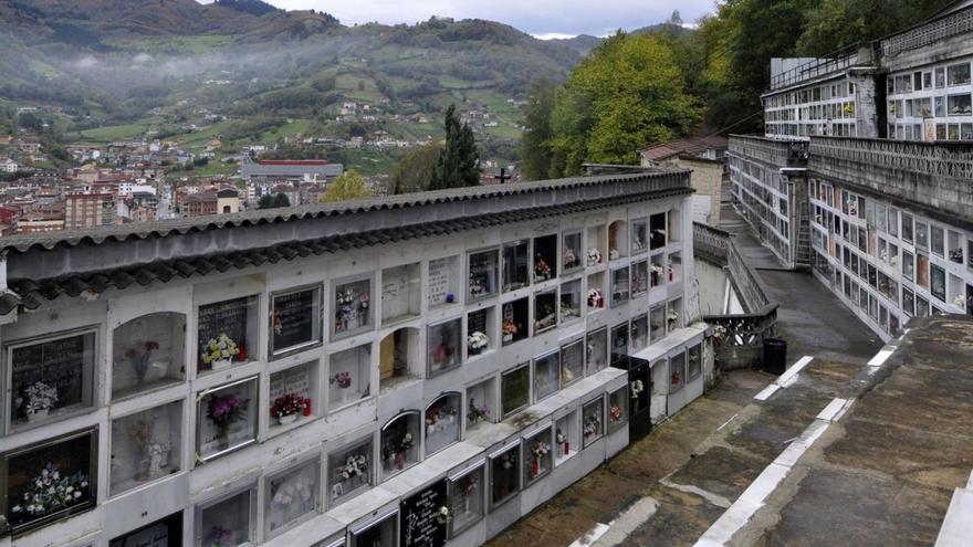 El cementerio de El Entrego.