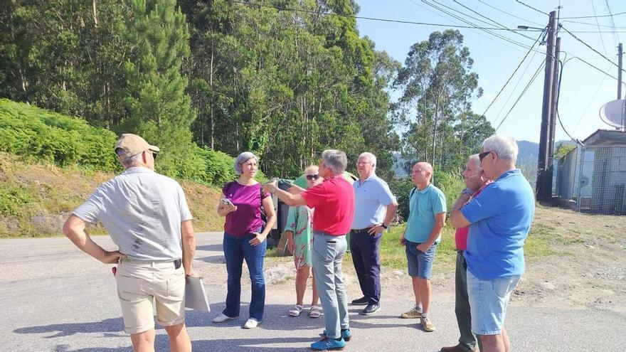 Vecinos del entorno del vial Madalena-Herbello, en Cangas, alertan de 