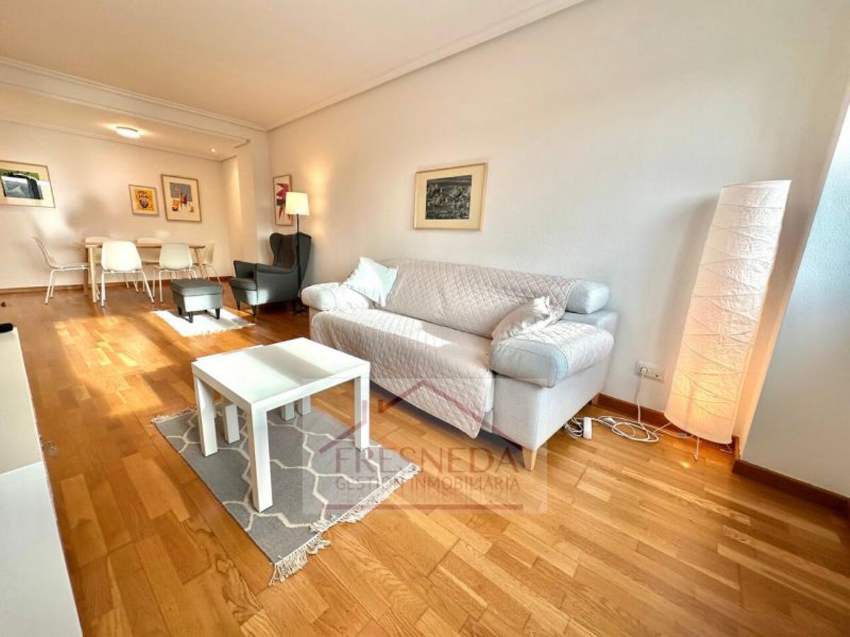 Salón piso en venta en Oviedo