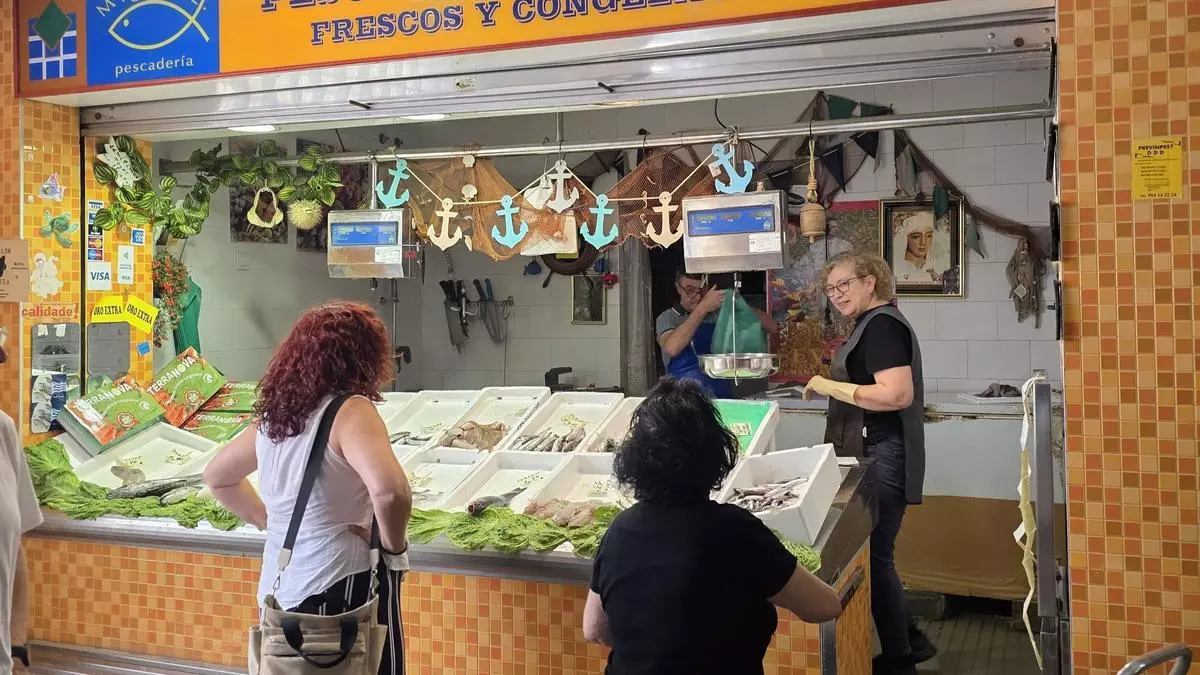 El mercado de abastos de Marqués de Pickman cierra tras 70 años: "Nos da mucha pena, pero no había otra opción"