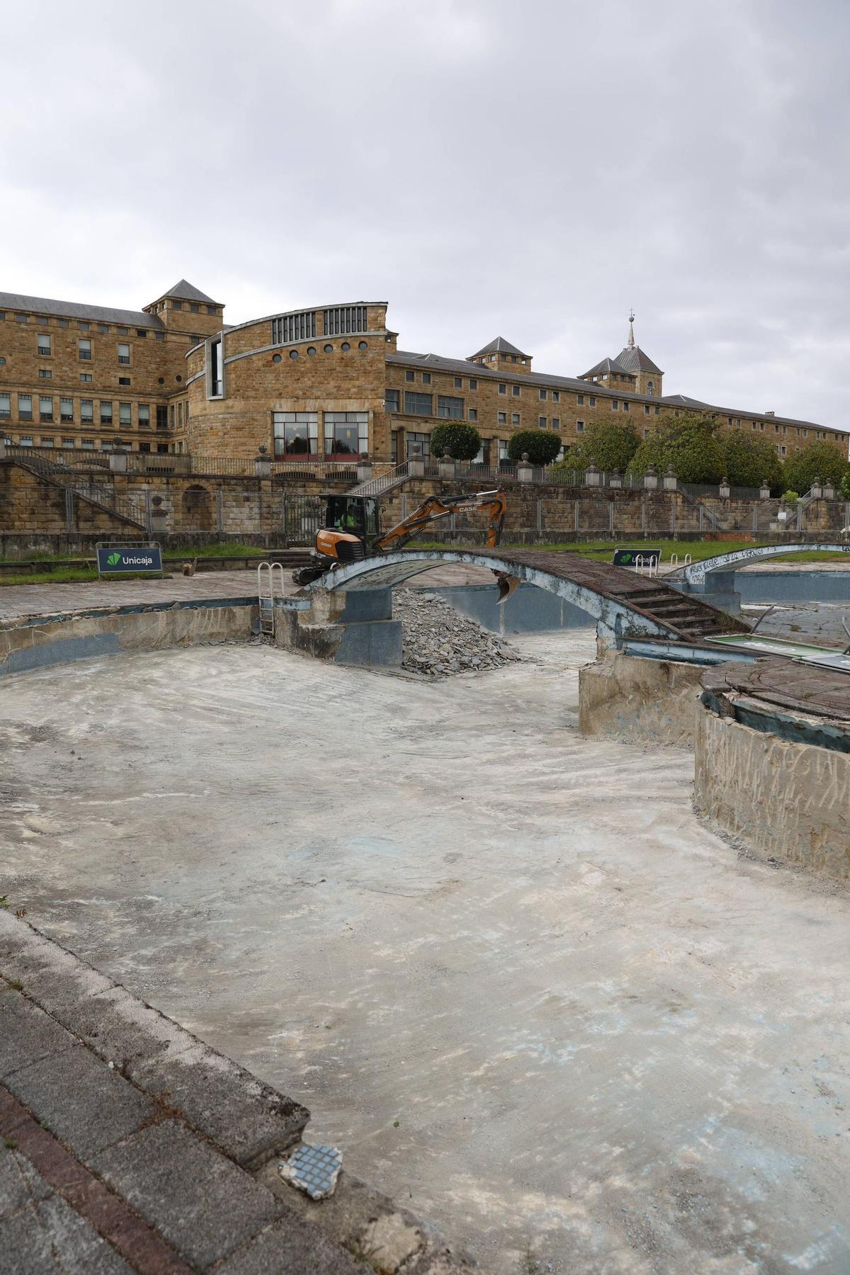 En imágenes: así avanzan las obras de la piscina de La Laboral