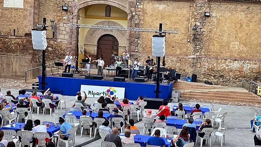 La plaza de la Iglesia fue el escenario de los conciertos programados. | SERVICIO ESPECIAL