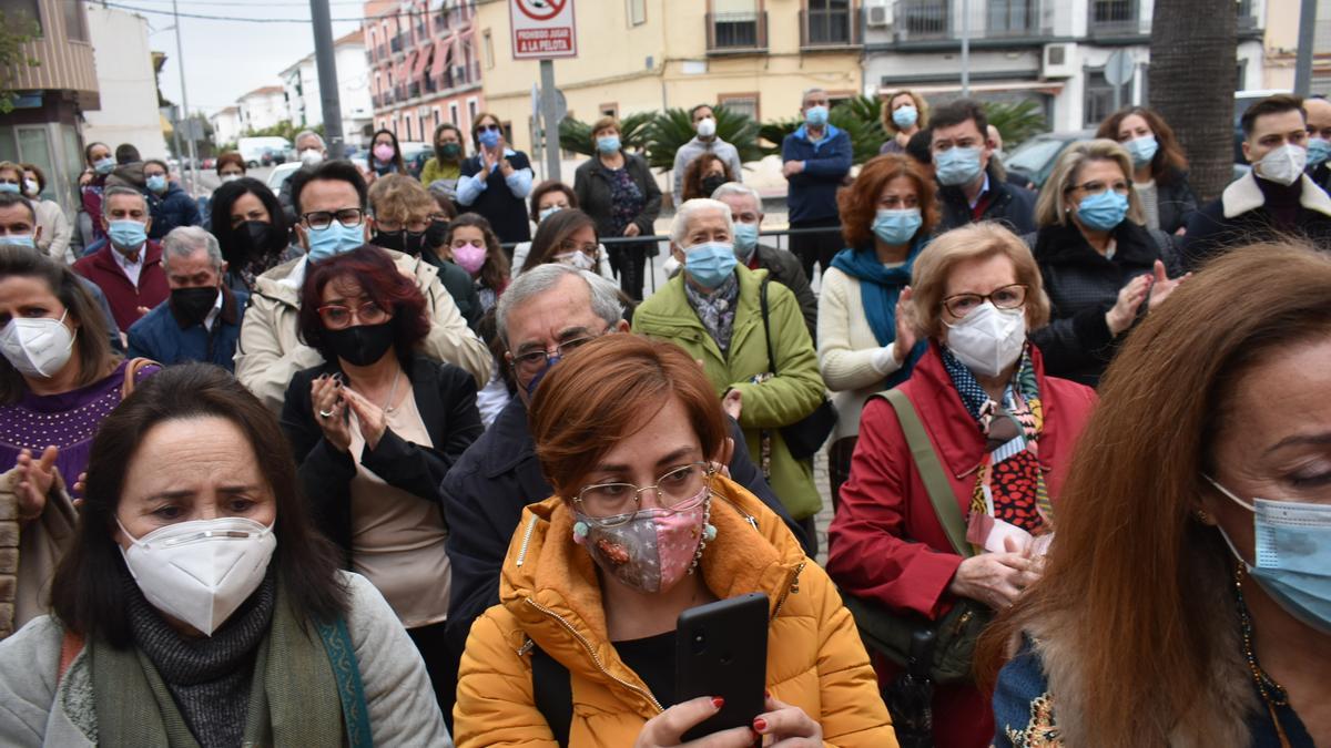 Asistentes a la inauguración.