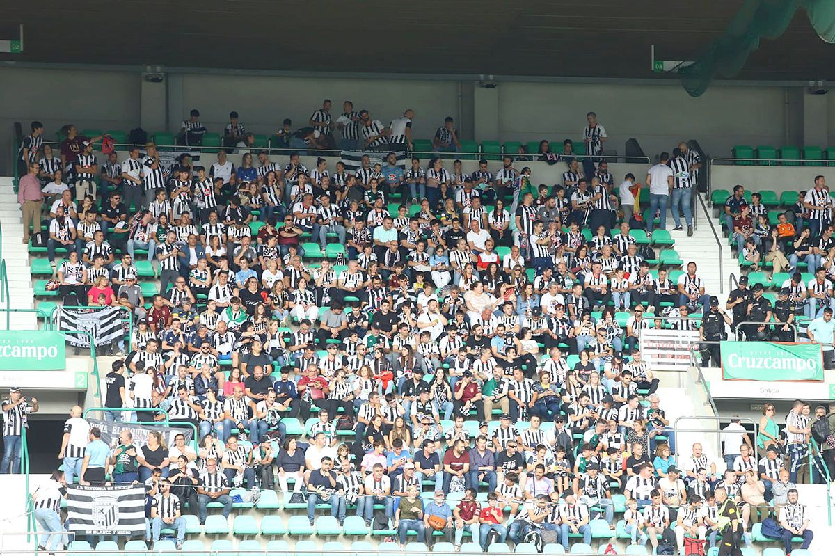 Las imágenes de la afición en el Córdoba CF - Badajoz