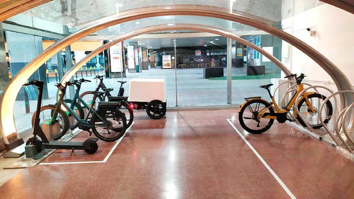 Aparcamiento para bicicletas en la estación de Madrid Chamartín.