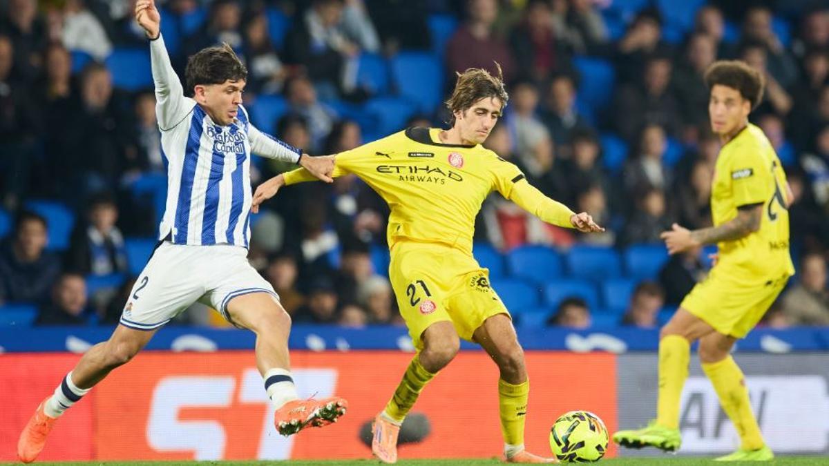 Aramburu frena Bryan Gil durant el partit de divendres passat