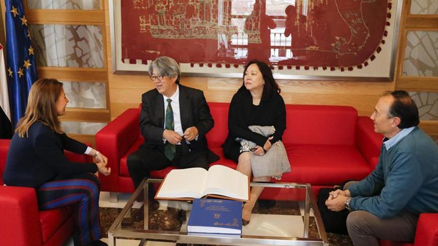 el embajador de japón visita cáceres esta semana