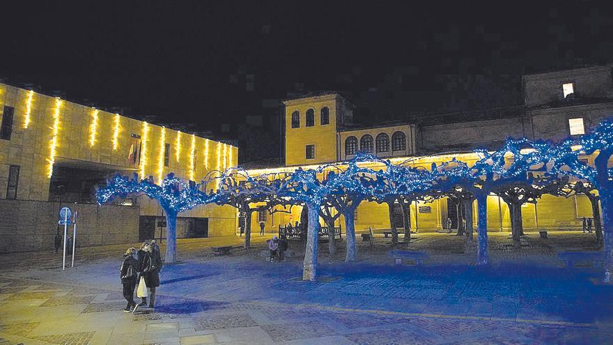 Luces de Navidad en la plaza de Viriato. 