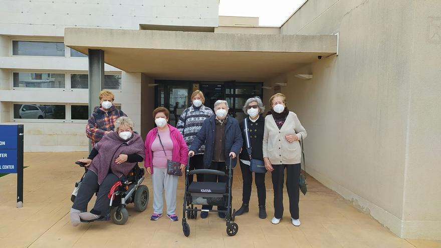 Los residentes de La Nucia, durante una de sus primeras salidas.