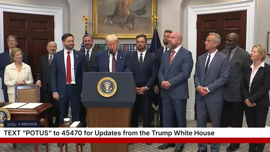 Trump impone aranceles con un mínimo generalizado del 10%