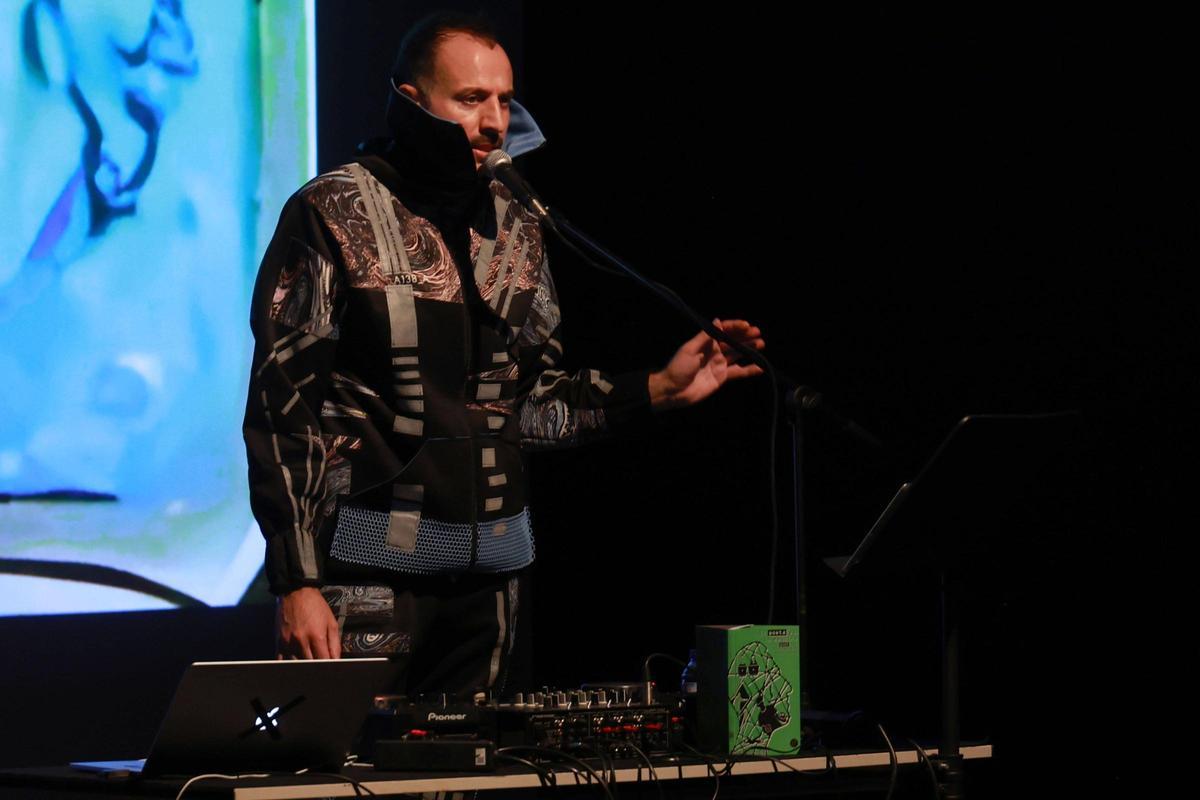 Performance de Marcos de la Fuente onte en Vigo no festival Kerouac.