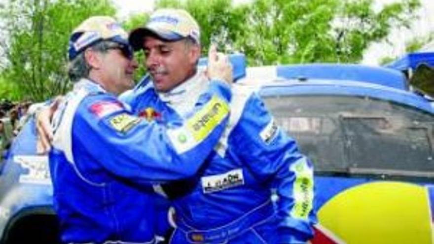 Sainz rompe el maleficio y gana el Dakar más igualado