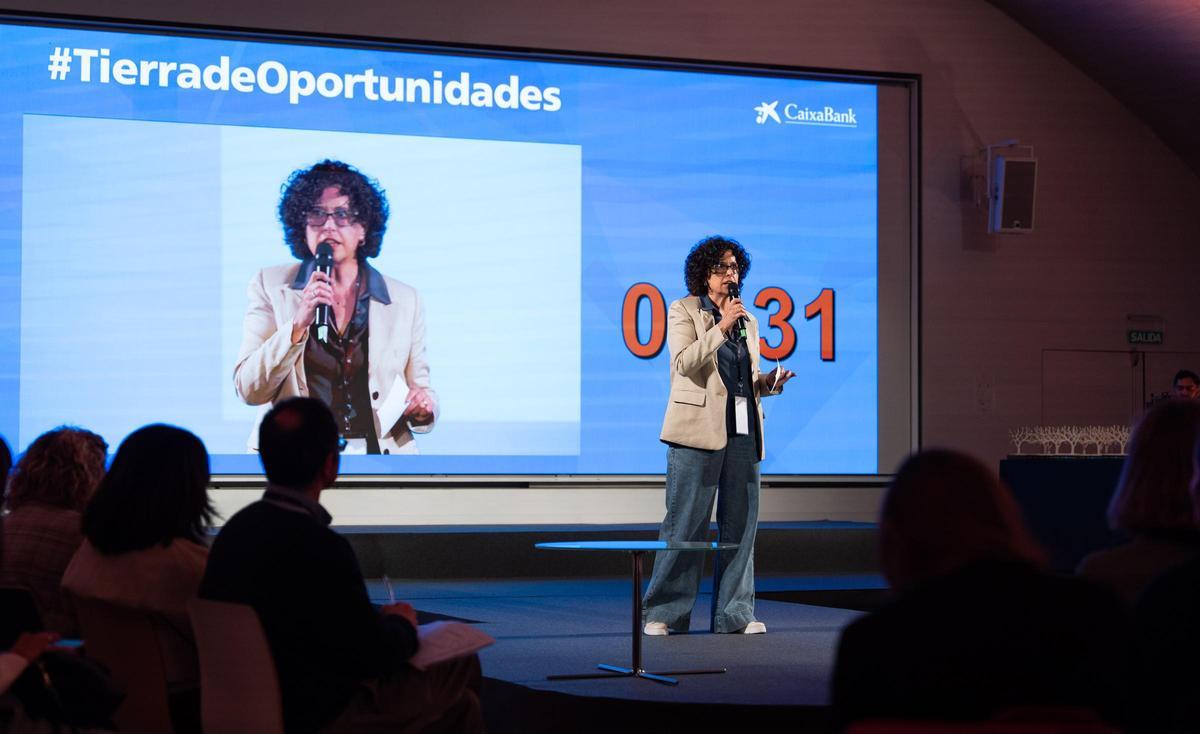 Raquel Carrera defensant a la final estatal de Madrid el seu projecte.