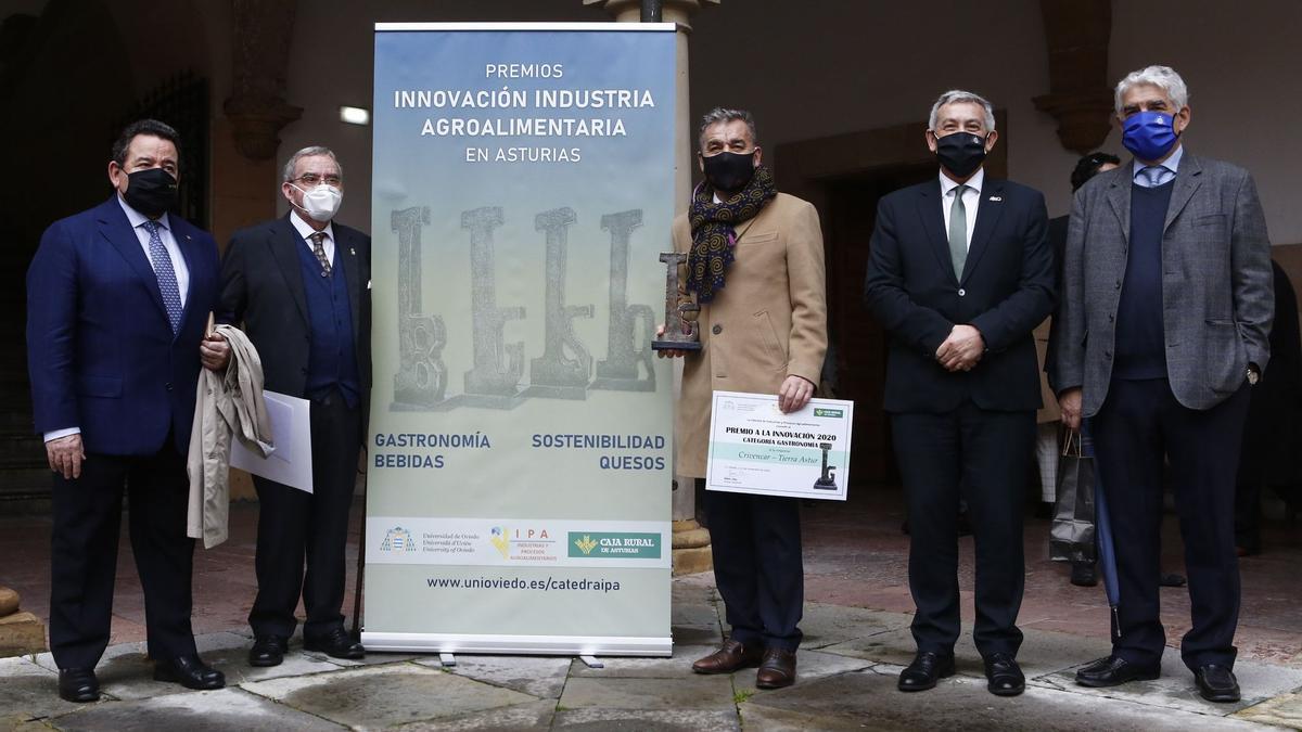 Crivencar y Licores Los Serranos reciben los premios a la innovación de la Cátedra de Industrias y Procesos Agroalimentarios de la Universidad de Oviedo