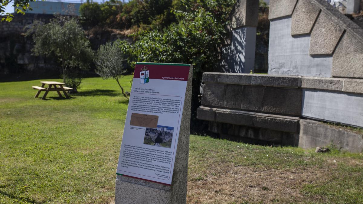 Espacio recuperado por el Ayuntamiento para resaltar el túnel de la Cuesta del Bolón