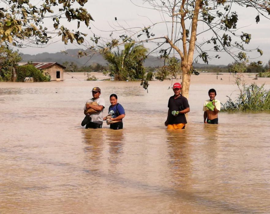 Al menos 16 muertos por el paso de un tifón en Filipinas