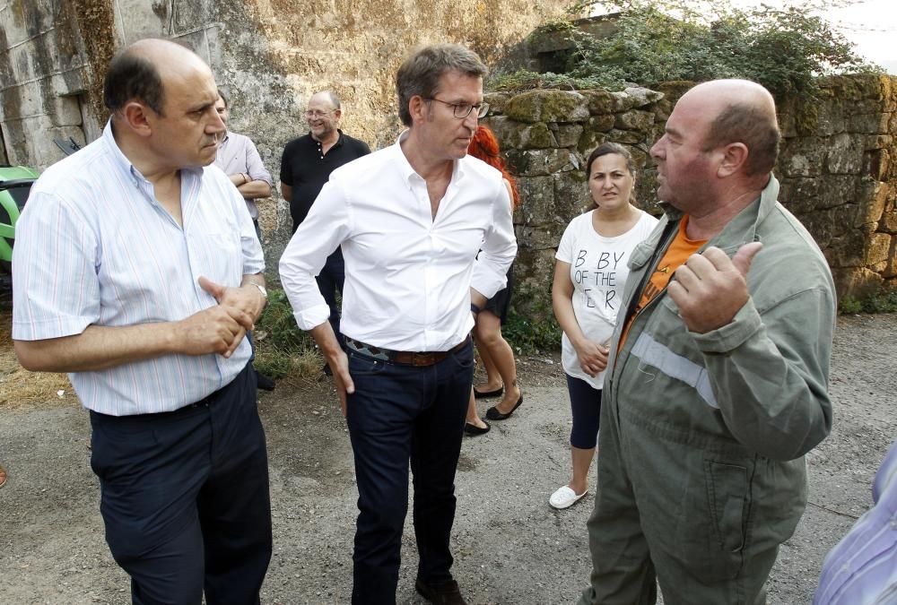 Los medios de lucha contra incendios han conseguido estabilizar el fuego y ha sido desactivada la situación de alerta. Alberto Núñez Feijóo estuvo ayer en Arbo para seguir las labores de los profesion