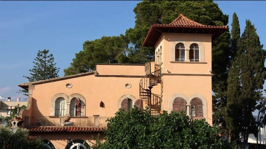 Óscar Fidalgo se ofrece a mediar para salvar del derribo la villa singular de la Vileta