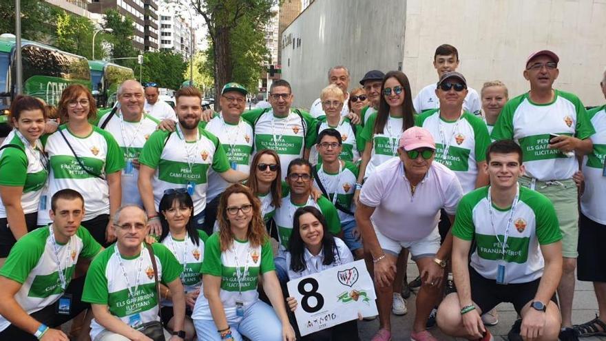 Componentes de la Federación de Peñas del Elche, durante un congreso con peñas de toda España