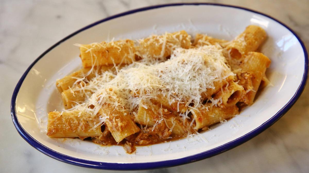 Los macarrones con guiso de pollo de Fragments.