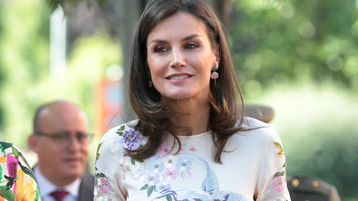 Letizia Ortiz, con vestido de floires Asosm en la Cumbre Internacional contra el cáncer