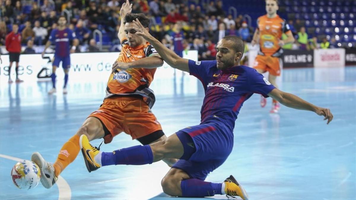 Léo Santana marcó sus dos primeros goles en el Palau Blaugrana