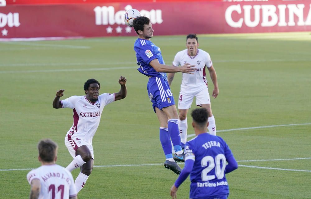 El partido entre el Albacete y el Real Oviedo, en imágenes