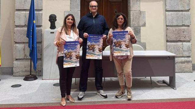 Por izquierda, Mónica Remis, Nicolás Ramos y Aurora Aguilar, ayer, en Llanes.