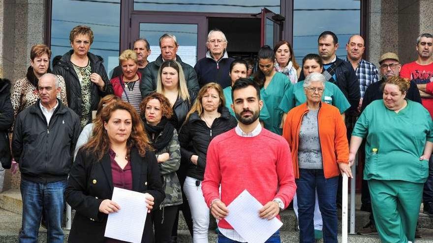 Elena Cores y Jorge Manuel Vilán comparecieron respaldados por trabajadores y familiares. // I. Abella