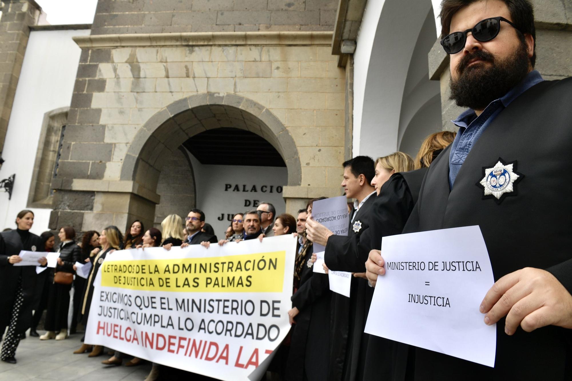 Nueva jornada de concentración de los letrados de la administración de justicia en la provincia de Las Palmas.