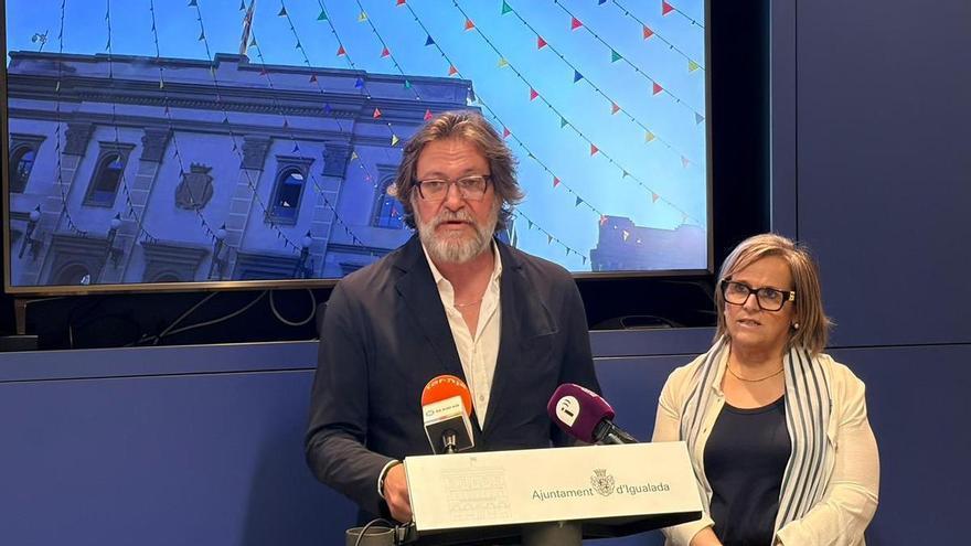 Igualada estrena nova il·luminació a la plaça de l’Ajuntament amb la 60a Botiga al Carrer
