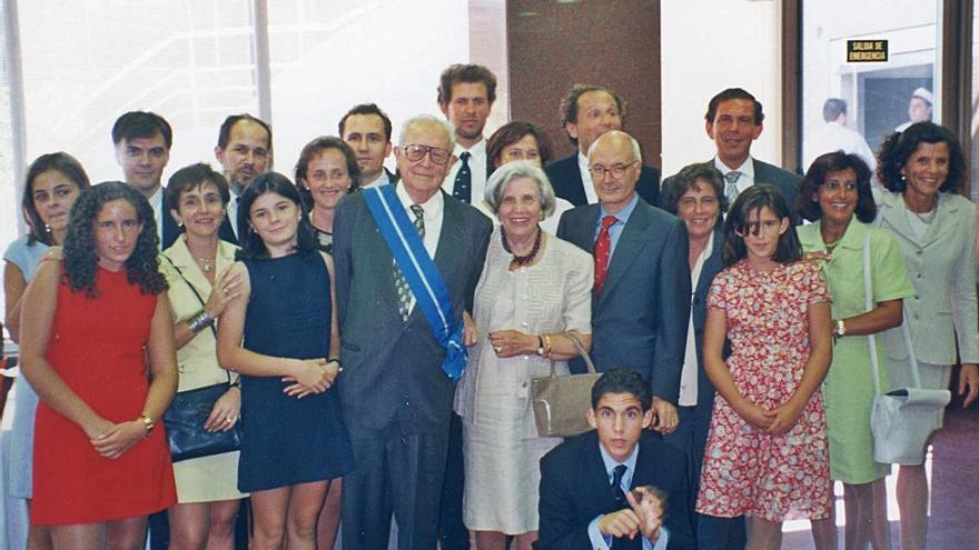 Ignacio Larramendi, en una visita de la Fundació Mapfre Amèrica
al Vaticà en 1994.