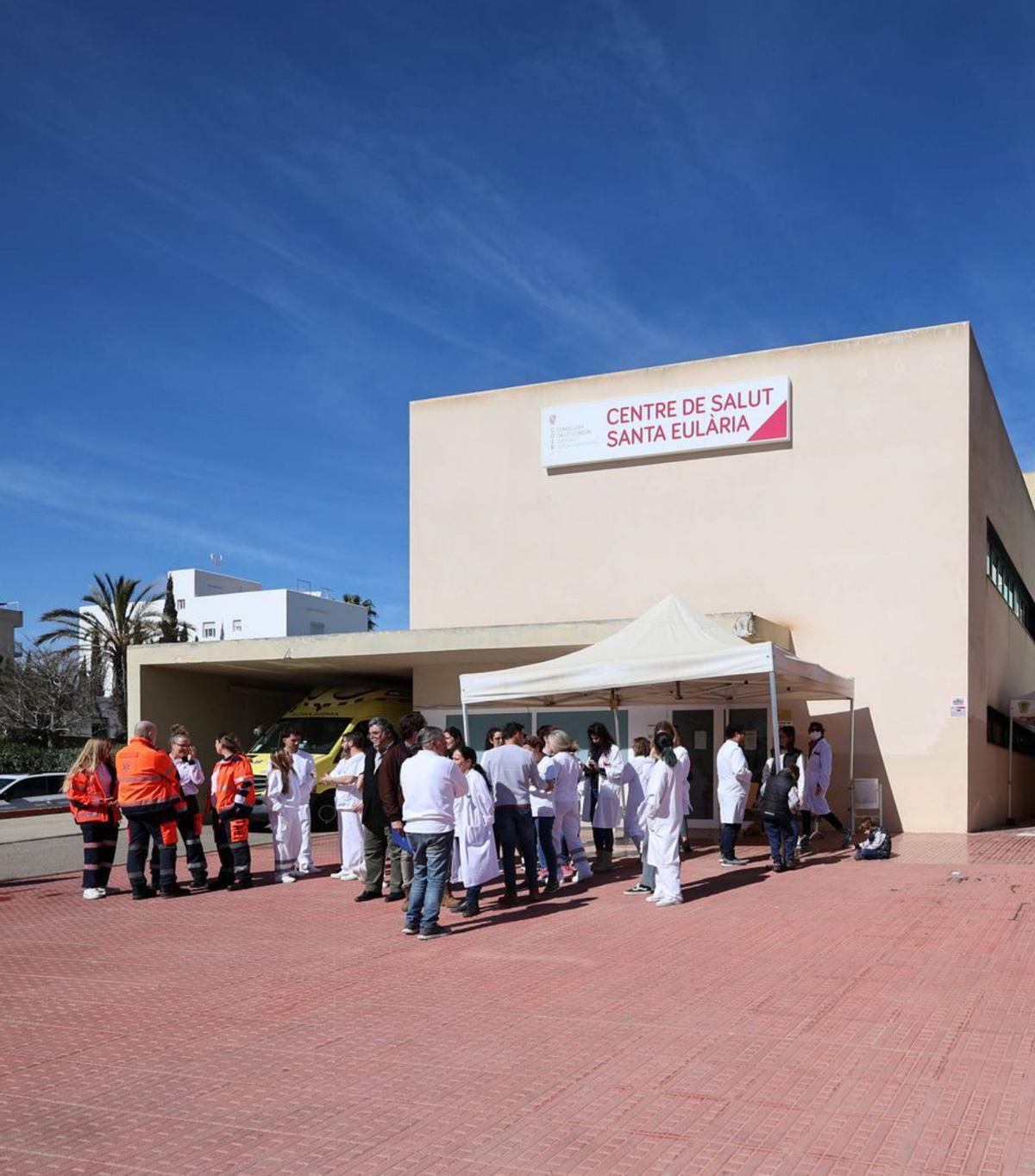 Imagen de archivo del centro de salud de Santa Eulària. | TONI ESCOBAR