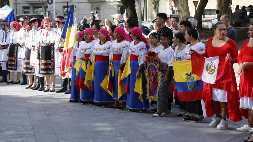 El Campo Valdés se llena de banderas por el Día de la Hispanidad