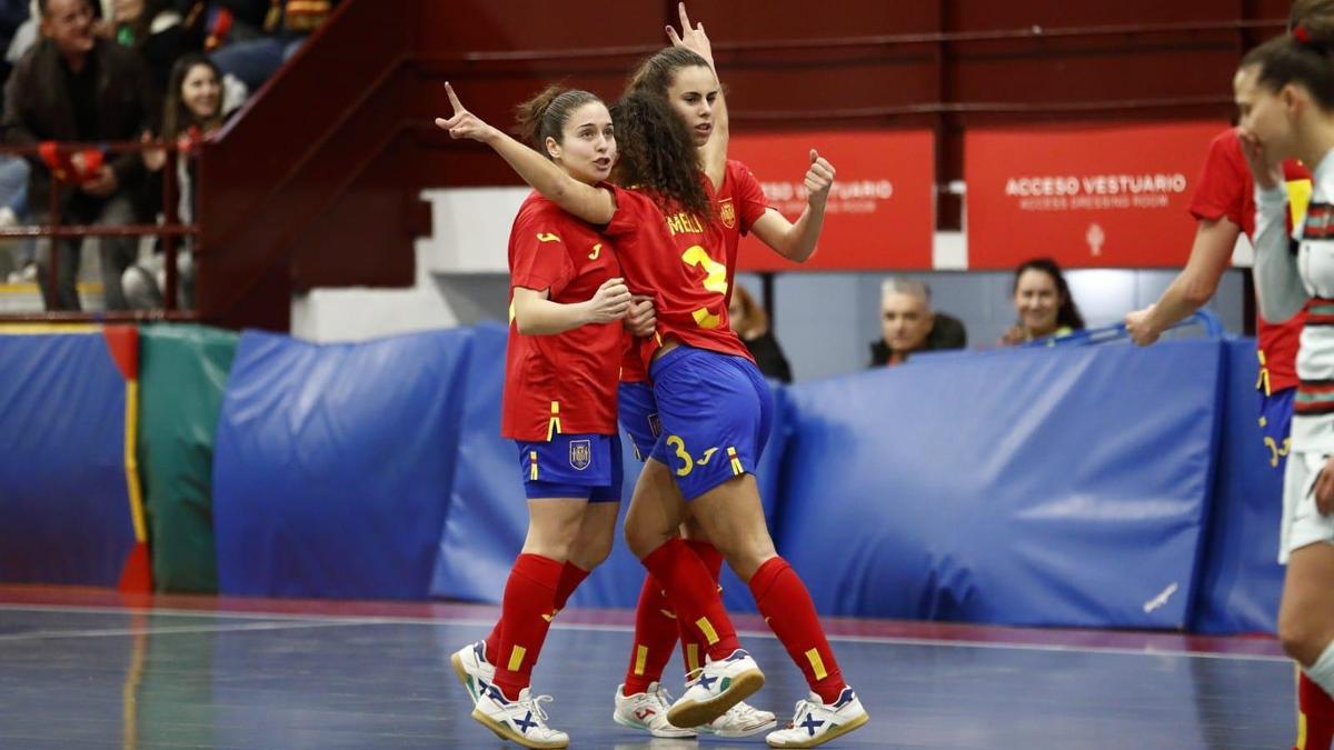 Festejo de un gol de las españolas.