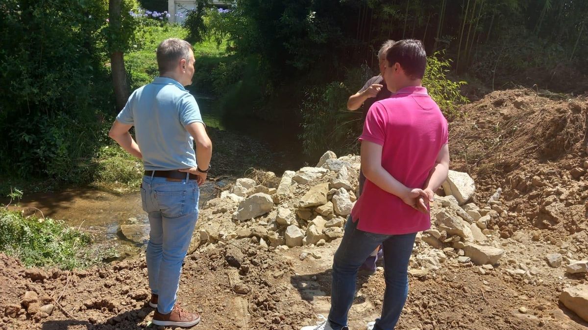 Una visita del Alcalde y el concejal delegado a la zona de obras.